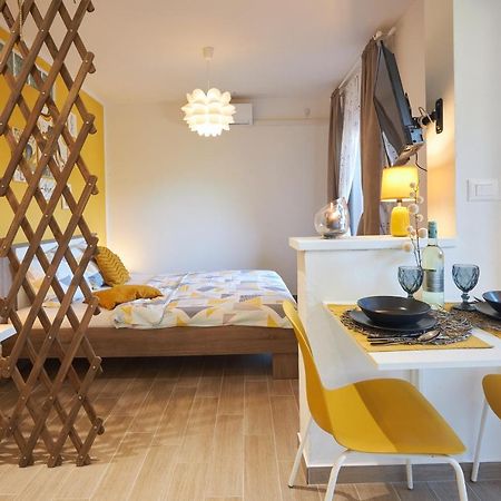 Apartment Yellow Porec Exterior photo